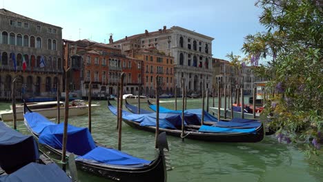 Parked-Gondolas-in-Grand-Canal-of-Venice