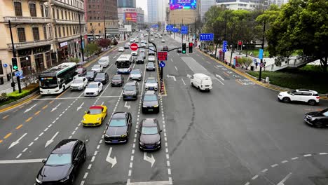 Aerial-view-of-Shanghai-traffic-reveals-a-surprisingly-orderly-flow,-challenging-common-perceptions-of-chaos