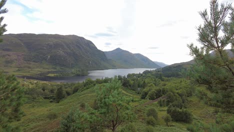 Vista-Del-Lago-Shiel-Desde-La-Ruta-De-Senderismo-De-Glenfinnan