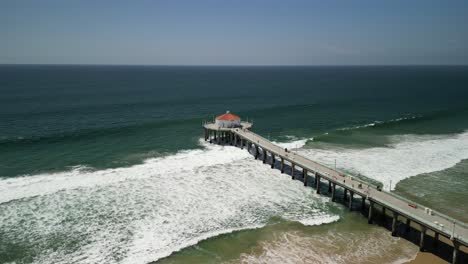 Vídeo-De-Drones-Del-Muelle-De-Manhattan-Beach-En-Los-Ángeles,-California,-En-Un-Día-Soleado