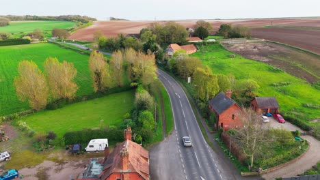 Luftaufnahmen-Einer-Drohne-Von-Einem-Kleinen-Dorf-Namens-Burwell-In-Lincolnshire-Im-Vereinigten-Königreich