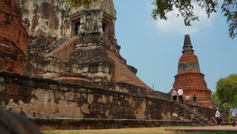 Tourists-climbing-to-Wat-Ratchaburana-temple-in-Ayutthaya