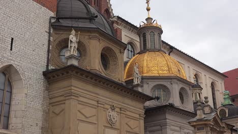 Histórico-Castillo-Real-De-Wawel-En-Cracovia,-Cracovia,-Polonia