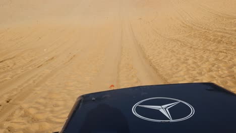 Safari-En-Las-Dunas-De-San-Y-Descarga-En-Automóvil-En-Los-Desiertos-Durante-El-Día-Desde-Diferentes-ángulos.-El-Video-Se-Toma-En-Rajasthan,-India.