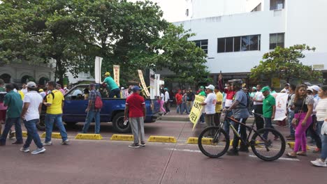 Street-protest-march-in-Cartagena,-Colombia