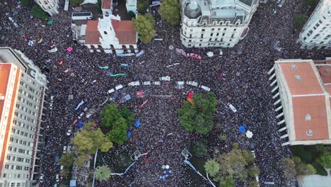 Manifestación-En-Buenos-Aires-Contra-El-Presidente-Javier-Milei