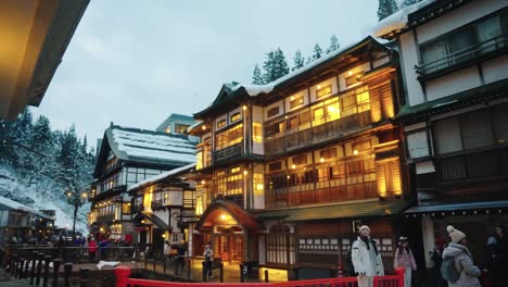 Panorámica-En-Cámara-Lenta-A-Primera-Hora-De-La-Tarde-En-Yamagata,-Japón.