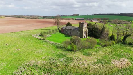 Imágenes-Aéreas-De-Drones-De-Un-Pequeño-Pueblo-De-Lincolnshire-Llamado-Burwell-En-El-Reino-Unido