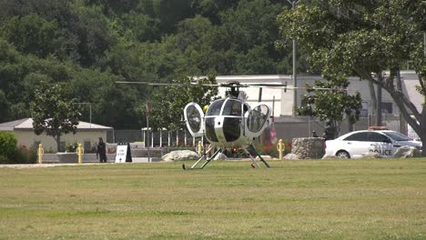 Pequeño-Helicóptero-Con-Hélice-Giratoria