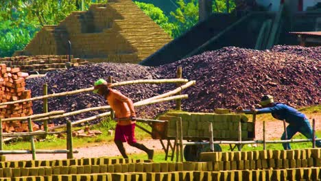 Statische-Aufnahme-Von-Arbeitern-Auf-Einer-Baustelle