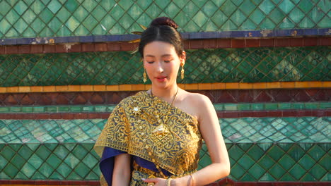 Stunning-asian-young-model-posing-in-Wat-Pho-temple-for-pictures