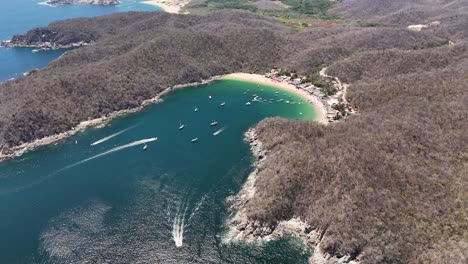 Drones-eye-View-of-Bahia-El-Maguey,-Huatulco,-Mexico