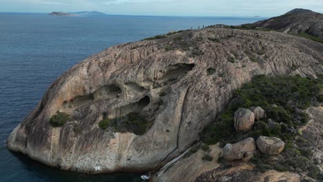 A-group-of-people-on-top-of-a-big-rock-at-the-coast-of-Cape-le-Grand