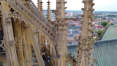 Close-up-aerial-view-of-the-ornate-spires-and-archtechture-of-Metz-Cathedral,-France