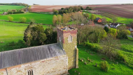 Luftaufnahmen-Einer-Drohne-Von-Einem-Kleinen-Dorf-Namens-Burwell-In-Lincolnshire-Im-Vereinigten-Königreich