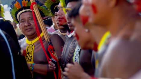 Tribus-Indígenas-Del-Amazonas-Se-Reunieron-En-Las-Calles-De-Brasilia-Para-Una-Marcha-Policial-Del-30