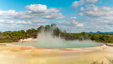 Der-Champagne-Pool-Befindet-Sich-Im-Geothermischen-Gebiet-Wai-o-Tapu-Auf-Der-Nordinsel-Neuseelands-–-Zeitraffer