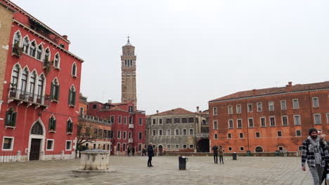 Plaza-De-La-Ciudad-Campo-Sant&#39;angelo-En-La-Ciudad-Vieja-De-Venecia,-Italia