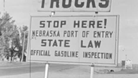 Puerto-De-Entrada-De-Nebraska-Letrero-Que-Anuncia-La-Ley-Estatal-Y-La-Inspección-De-Gasolina