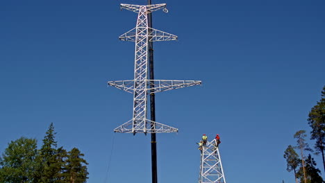 Construcción-De-Torre-De-Transmisión---Torre-De-Celosía-De-Elevación-Con-Grúa