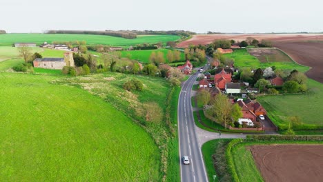 Luftaufnahmen-Einer-Drohne-Von-Einem-Kleinen-Dorf-Namens-Burwell-In-Lincolnshire-Im-Vereinigten-Königreich