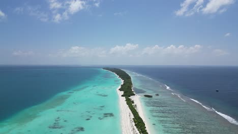 Sky-blue-island-lagoon-and-tropical-Sandbar-beach-in-Dhigurah,-Maldives