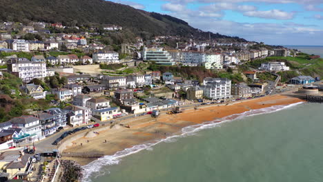 Panorámica-Aérea-A-Través-De-La-Isla-De-Wight-Día-Soleado-Reino-Unido-4k