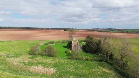 Luftaufnahmen-Einer-Drohne-Von-Einem-Kleinen-Dorf-Namens-Burwell-In-Lincolnshire-Im-Vereinigten-Königreich