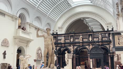 Exposición-De-Escultura-Histórica-En-El-Museo-Victoria-Y-Albert