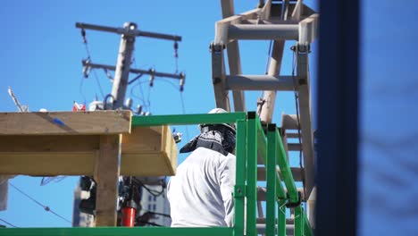 construction-worker-on-a-lift