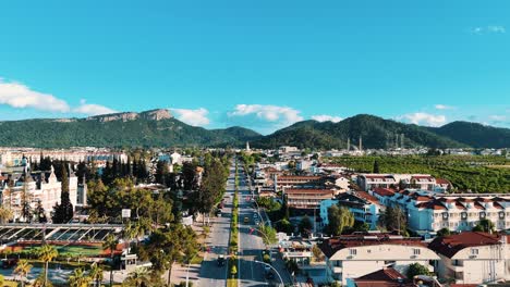 Vista-Por-Drones-De-La-Ciudad-De-Kemer-En-Antalya,-Ciudad-Turística-En-La-Costa-Mediterránea-De-Turquía