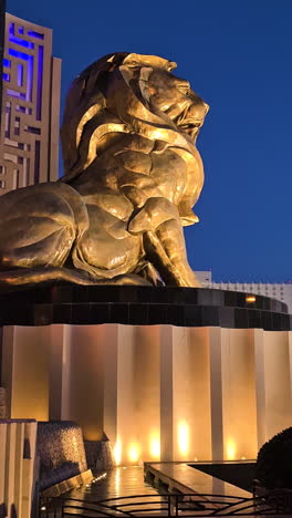 Vertical-View,-Leo-The-Lion-Statue-in-Front-of-MGM-Grand-Casino-Hotel-Resort-on-Las-Vegas-Strip,-Nevada-USA