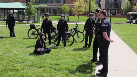 Estudiante-De-La-Universidad-Estatal-De-Ohio-Arrestado-En-Protestas-En-Gaza,-La-Policía-Del-Campus-Detiene-A-Una-Estudiante