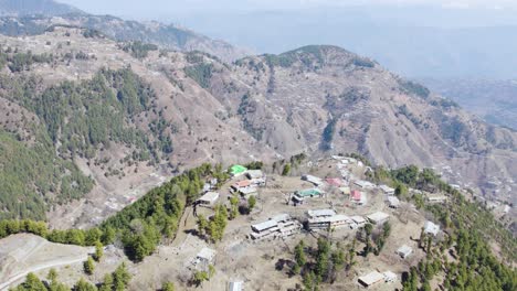 Vista-Aérea-De-Un-Pueblo-De-Montaña-En-Pakistán