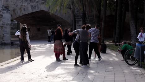 people-dance-to-music-in-the-streets-of-Valencia,-Spain