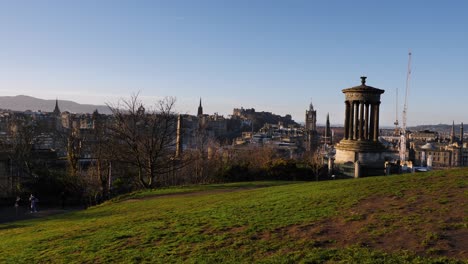 Amplia-Vista-Del-Horizonte-De-Edimburgo-Desde-Calton-Hill,-Edimburgo,-Escocia