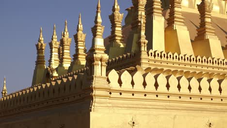 Agujas-Doradas-De-Pha-That-Luang-Estupa-Dorada-En-Vientiane,-Laos