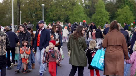 People-stroll-and-walk-past-stalls-at-a-flea-market-during-King's-Day-in-Holland