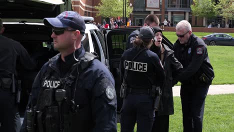 Student-Der-Ohio-State-University-Bei-Protesten-In-Gaza-Festgenommen,-Campus-Polizei-Nimmt-Studentin-In-Gewahrsam