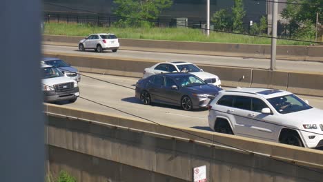 Autos-Im-Verkehr-In-Der-Innenstadt-Von-Chicago