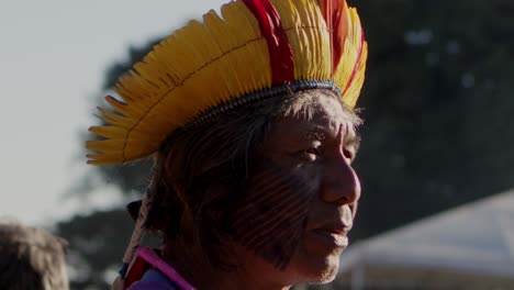 Old-gentleman-wearing-colourful-traditional-indigenous-headwear,-slow-mo