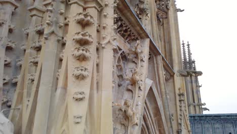 Magistrales-Gárgolas-De-Primer-Plano-De-La-Catedral-Saint-Étienne-De-Metz,-Metz,-Francia-Histórica,-Catedral