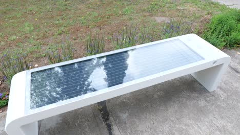 Smart-Solar-Bench-In-The-Park