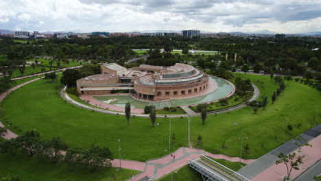 Drone-shot-circling-the-Virgilio-Barco-Library,,-cloudy-day-in-Bogota,-Colombia