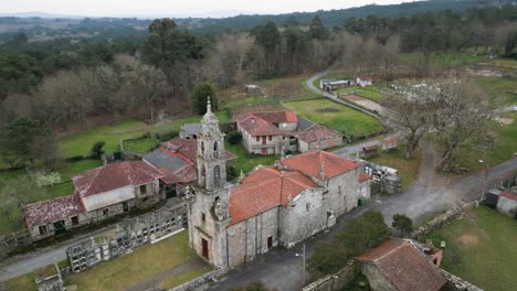 Iglesia-De-Santa-María-De-Grixoa-En-San-Amaro,-Ourense,-Galicia,-España---Aérea