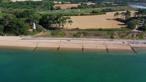 Luftaufnahme-Aus-Der-Vogelperspektive-Von-Lepe-Beach,-Sonniger-Tag,-Großbritannien,-4k