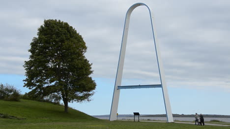 Rocky-Point-State-Park-arch-landmark-by-ocean-with-trees-and-grass