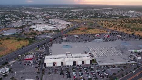 Hyperlapse-of-a-sunset-over-a-shopping-center-in-the-city-of-Reynosa,-Mexico