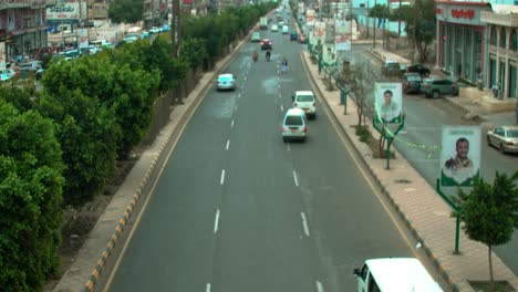 Auf-Der-Brücke-Geschossen-Auf-Straßenniveau-In-Seteen-60-Straße-In-Sana&#39;a,-Jemen