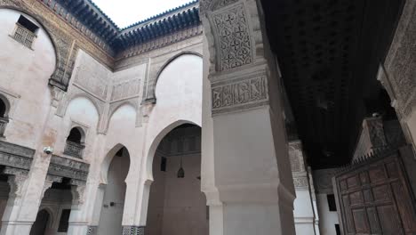 Authentisches-Heruntergekommenes-Palast-Riad-In-Der-Medina-Von-Fes-El-Bali-Fez-Marokko